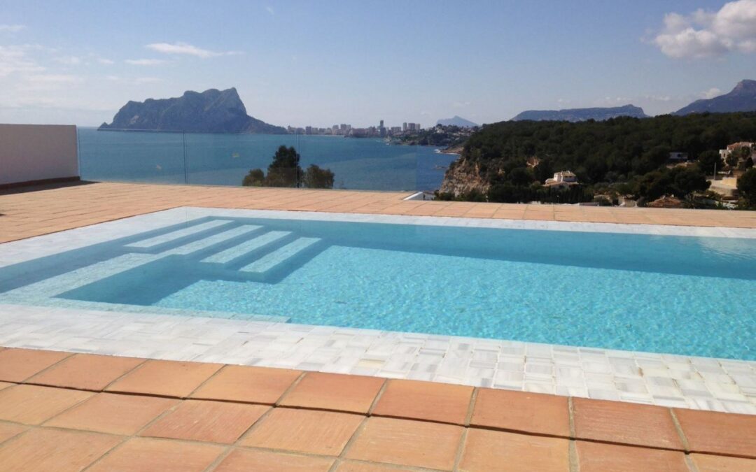 Baldosas de barro para piscinas: exterior rústico y seguro