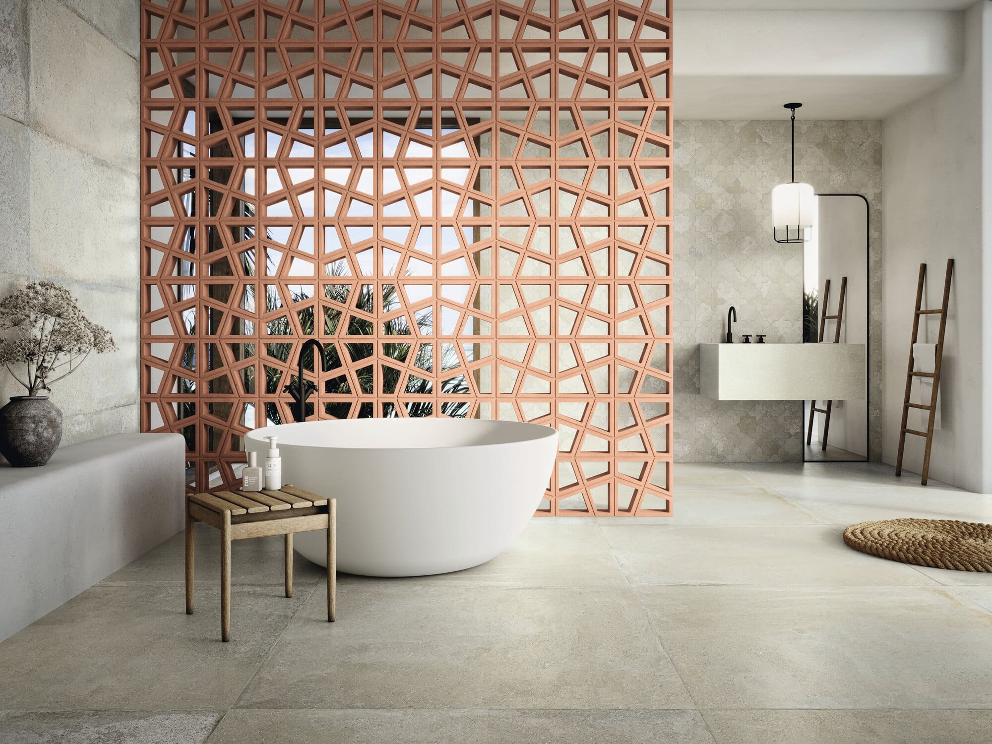 Separador de ambientes de celosía cerámica en un baño de diseño moderno y elegante.